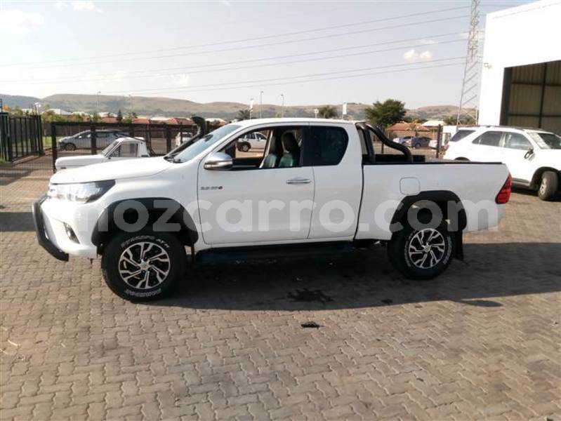 Big with watermark toyota hilux sofala beira 33626