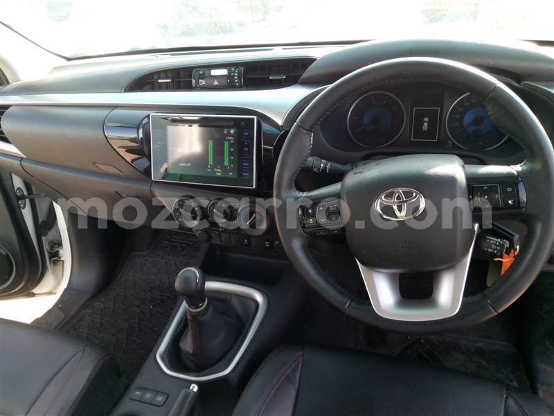 Big with watermark toyota hilux sofala beira 33626