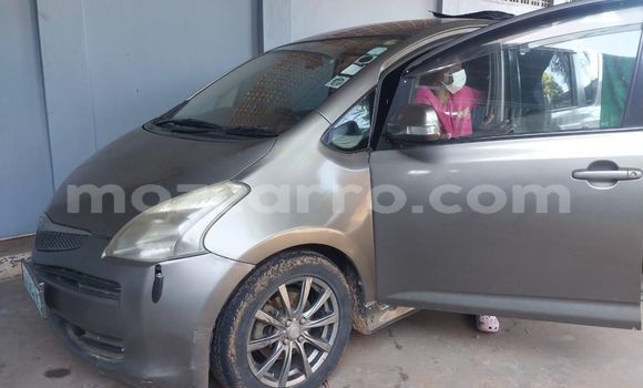 Nunua Ilio tumika Toyota Ractis Brown Gari ndani ya Maputo nchini Maputo