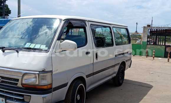 Nunua Ilio tumika Toyota Hiace Nyeupe Gari ndani ya Maputo nchini Maputo Nunua Ilio tumika Toyota Hiace Nyeupe Gari ndani ya Maputo nchini Maputo