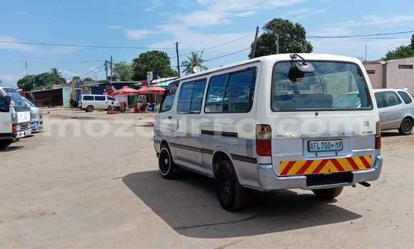 Nunua Ilio tumika Toyota Hiace Nyeupe Gari ndani ya Maputo nchini Maputo Nunua Ilio tumika Toyota Hiace Nyeupe Gari ndani ya Maputo nchini Maputo