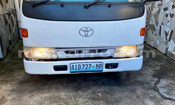 Comprar Usado Toyota Dyna Branco Caminhão em Maputo em Maputo