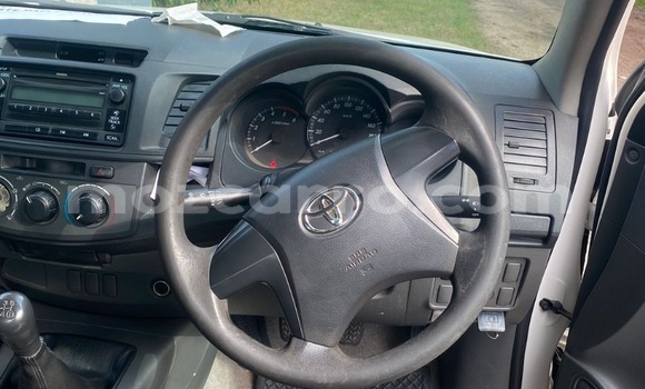 Comprar Usado Toyota Hilux Branco Carro em Maputo em Maputo Comprar Usado Toyota Hilux Branco Carro em Maputo em Maputo