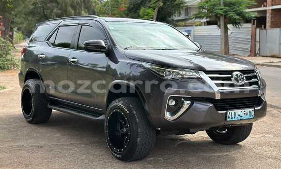 Comprar Usado Toyota Fortuner Castanho Carro em Maputo em Maputo