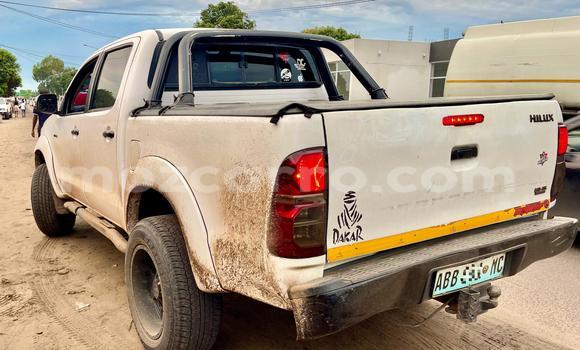 Nunua Ilio tumika Toyota Hilux Nyeupe Gari ndani ya Maputo nchini Maputo Nunua Ilio tumika Toyota Hilux Nyeupe Gari ndani ya Maputo nchini Maputo
