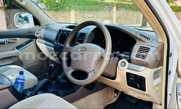Nunua Ilio tumika Toyota Land Cruiser Prado Fedha Gari ndani ya Maputo nchini Maputo Nunua Ilio tumika Toyota Land Cruiser Prado Fedha Gari ndani ya Maputo nchini Maputo
