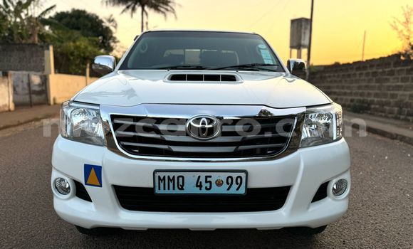 Comprar Usado Toyota Hilux Branco Carro em Maputo em Maputo