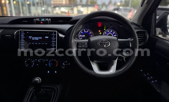 Nunua Ilio tumika Toyota Hilux Nyeupe Gari ndani ya Maputo nchini Maputo Nunua Ilio tumika Toyota Hilux Nyeupe Gari ndani ya Maputo nchini Maputo