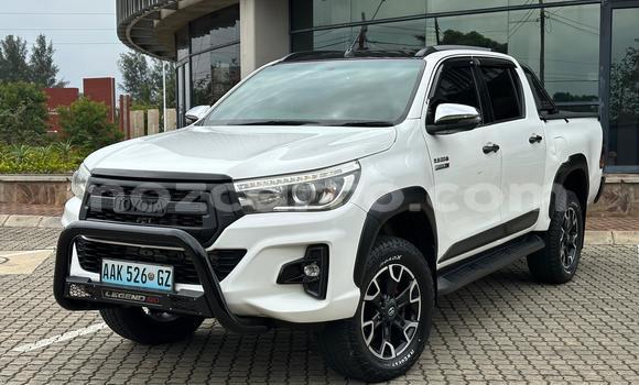 Comprar Usado Toyota Hilux Branco Carro em Maputo em Maputo