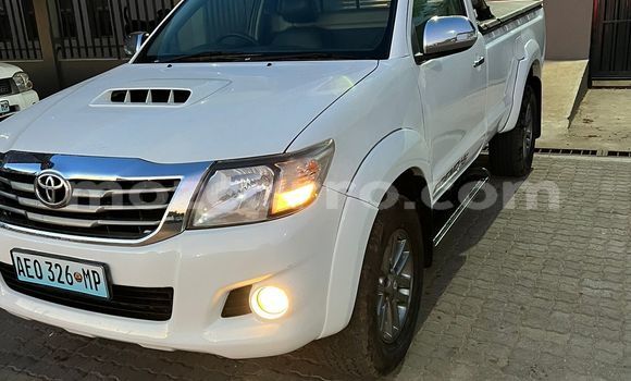 Tenga Tsaru Toyota Hilux Chena Mota in Maputo in Maputo