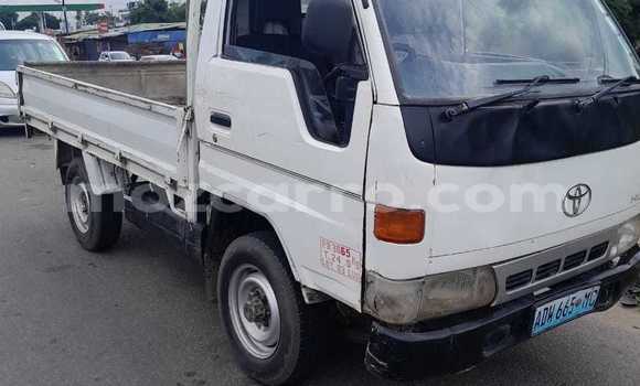 Comprar Usado Toyota Hiace Branco Carro em Maputo em Maputo