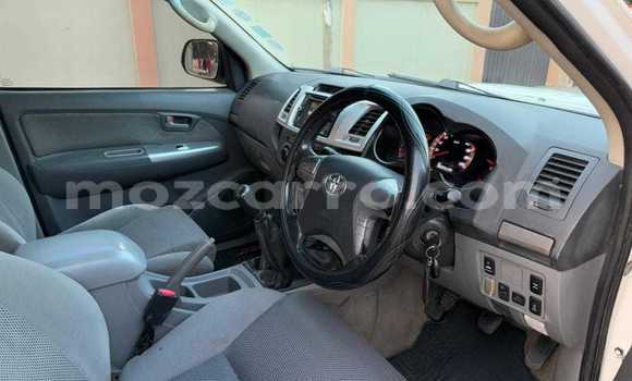 Nunua Ilio tumika Toyota Hilux Nyeupe Gari ndani ya Maputo nchini Maputo Nunua Ilio tumika Toyota Hilux Nyeupe Gari ndani ya Maputo nchini Maputo