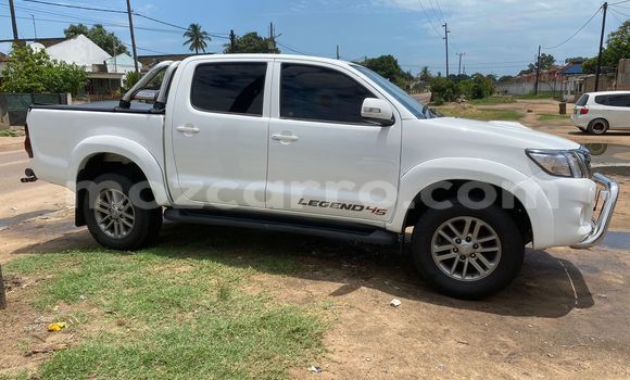 Comprar Usado Toyota Hilux Branco Carro em Maputo em Maputo