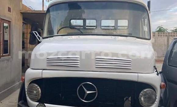 Comprar Usado Mercedes‒Benz 1117 Branco Caminhão em Maputo em Maputo