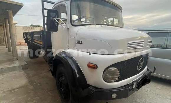Comprar Usado Mercedes‒Benz 1117 Branco Caminhão em Maputo em Maputo Comprar Usado Mercedes‒Benz 1117 Branco Caminhão em Maputo em Maputo