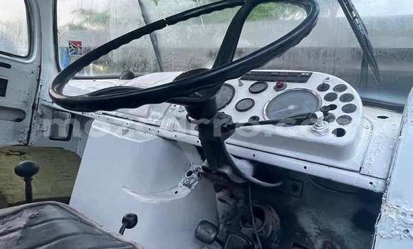 Comprar Usado Mercedes‒Benz 1117 Branco Caminhão em Maputo em Maputo Comprar Usado Mercedes‒Benz 1117 Branco Caminhão em Maputo em Maputo