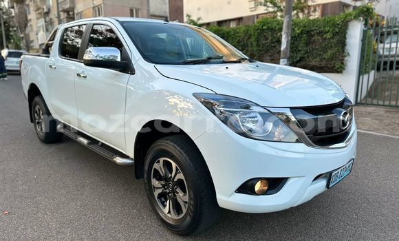 Nunua Ilio tumika Mazda BT-50 Nyeupe Gari ndani ya Maputo nchini Maputo