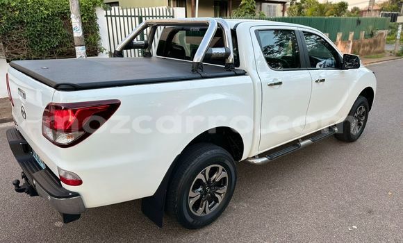 Comprar Usado Mazda BT-50 Branco Carro em Maputo em Maputo Comprar Usado Mazda BT-50 Branco Carro em Maputo em Maputo