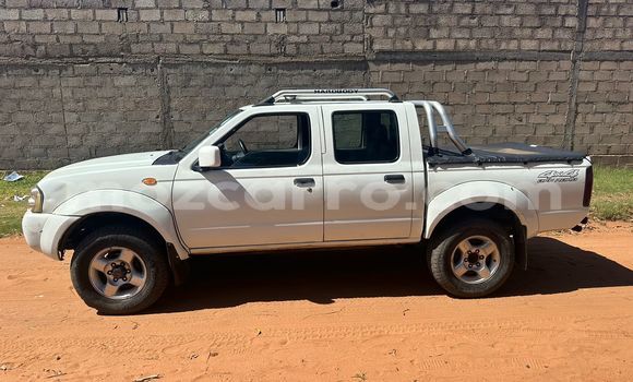 Nunua Ilio tumika Nissan Hardbody Nyeupe Gari ndani ya Maputo nchini Maputo Nunua Ilio tumika Nissan Hardbody Nyeupe Gari ndani ya Maputo nchini Maputo