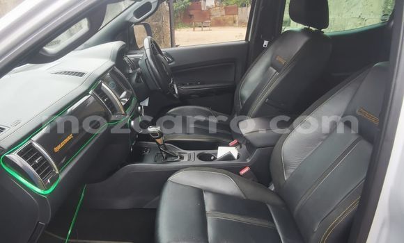 Tenga Tsaru Hyundai Santa Fe Zvimwe Mota in Maputo in Maputo Tenga Tsaru Hyundai Santa Fe Zvimwe Mota in Maputo in Maputo