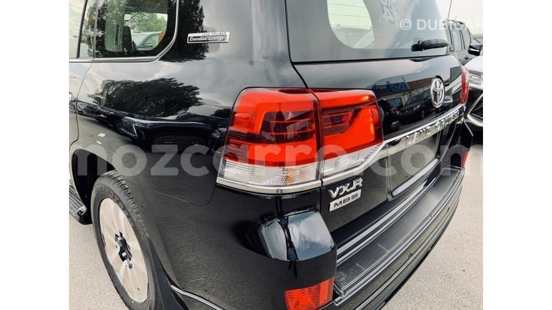 Big with watermark toyota land cruiser cabo delgado import dubai 5702