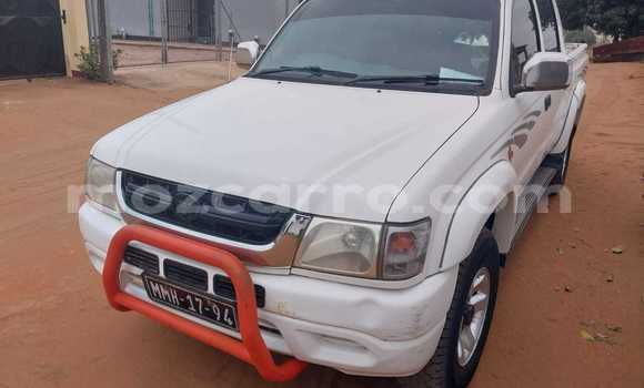 Nunua Ilio tumika Toyota Hilux Nyeupe Gari ndani ya Maputo nchini Maputo Nunua Ilio tumika Toyota Hilux Nyeupe Gari ndani ya Maputo nchini Maputo
