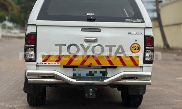 Nunua Ilio tumika Toyota Hilux Nyeupe Gari ndani ya Maputo nchini Maputo Nunua Ilio tumika Toyota Hilux Nyeupe Gari ndani ya Maputo nchini Maputo