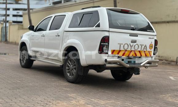 Nunua Ilio tumika Toyota Hilux Nyeupe Gari ndani ya Maputo nchini Maputo Nunua Ilio tumika Toyota Hilux Nyeupe Gari ndani ya Maputo nchini Maputo