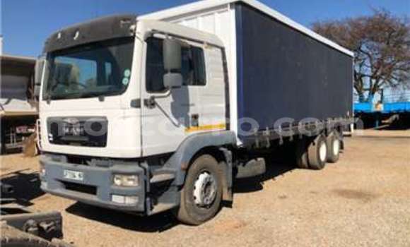 Comprar Usado Isuzu FTR 850 Prata Caminhão em Maputo em Maputo Comprar Usado Isuzu FTR 850 Prata Caminhão em Maputo em Maputo