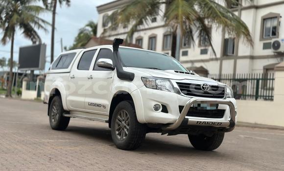Nunua Ilio tumika Toyota Hilux Nyeupe Gari ndani ya Maputo nchini Maputo