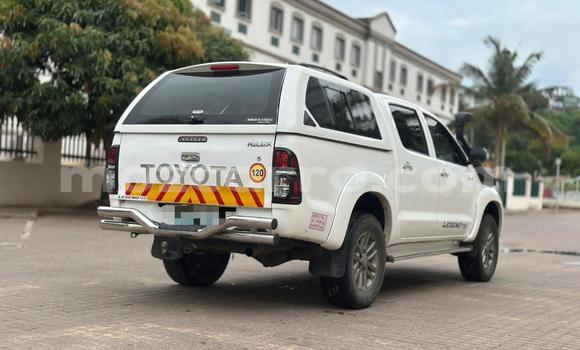 Nunua Ilio tumika Toyota Hilux Nyeupe Gari ndani ya Maputo nchini Maputo Nunua Ilio tumika Toyota Hilux Nyeupe Gari ndani ya Maputo nchini Maputo