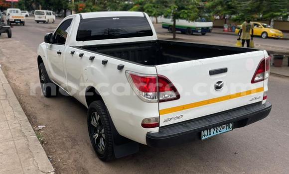 Comprar Usado Mazda BT-50 Branco Carro em Maputo em Maputo Comprar Usado Mazda BT-50 Branco Carro em Maputo em Maputo