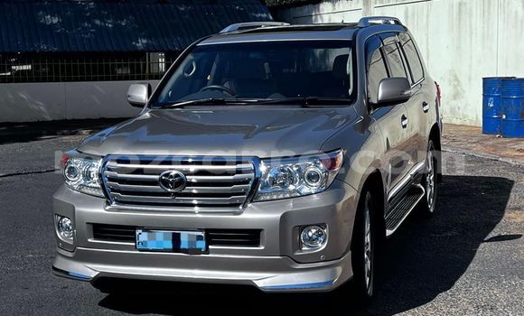 Nunua Ilio tumika Toyota Land Cruiser Prado Brown Gari ndani ya Maputo nchini Maputo Nunua Ilio tumika Toyota Land Cruiser Prado Brown Gari ndani ya Maputo nchini Maputo