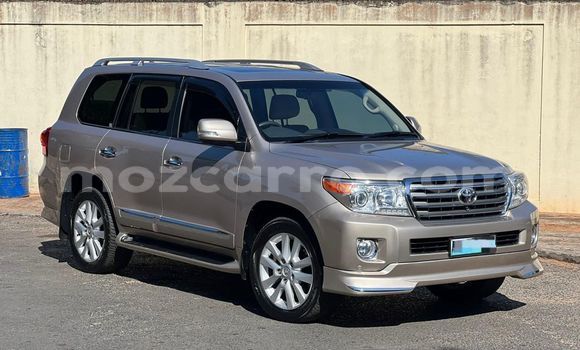Nunua Ilio tumika Toyota Land Cruiser Prado Brown Gari ndani ya Maputo nchini Maputo Nunua Ilio tumika Toyota Land Cruiser Prado Brown Gari ndani ya Maputo nchini Maputo
