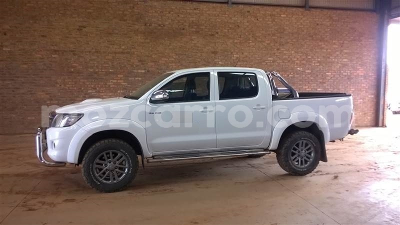 Big with watermark toyota hilux sofala beira 34007