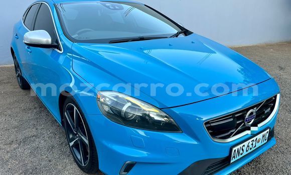 Comprar Usado Volvo V40 Azul Carro em Maputo em Maputo