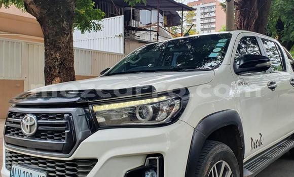 Comprar Usado Toyota Hilux Branco Carro em Maputo em Maputo