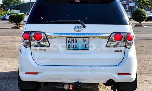 Comprar Novo Toyota Fortuner Branco Carro em Maputo em Maputo Comprar Novo Toyota Fortuner Branco Carro em Maputo em Maputo