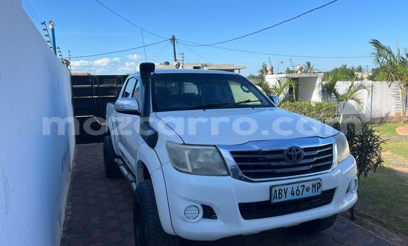 Comprar Usado Toyota Hilux Branco Carro em Maputo em Maputo