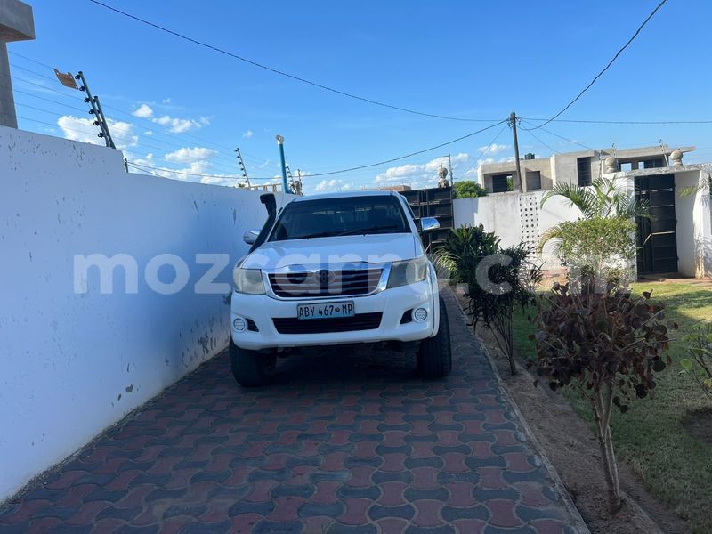 Big with watermark toyota hilux maputo maputo 34040