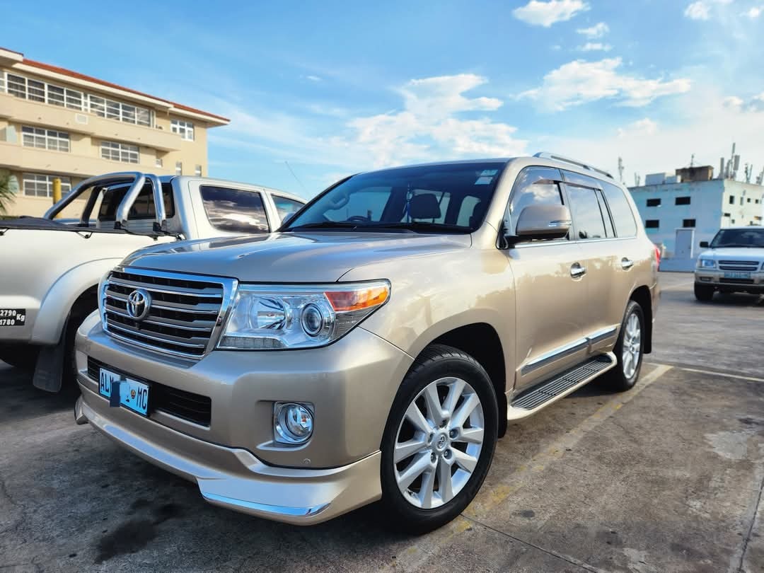 Buy new toyota land cruiser beige car in maputo in maputo - mozcarro