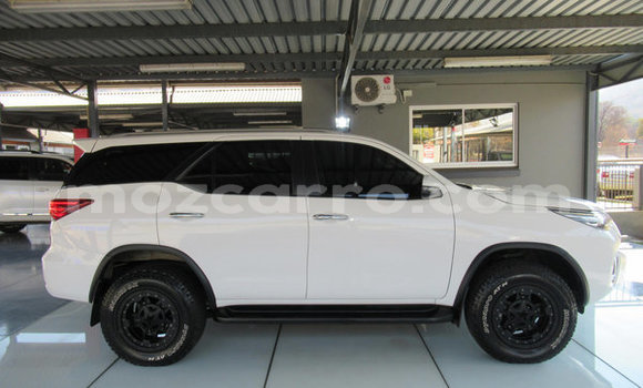 Nunua Ilio tumika Toyota Fortuner Nyekundu Gari ndani ya Maputo nchini Maputo Nunua Ilio tumika Toyota Fortuner Nyekundu Gari ndani ya Maputo nchini Maputo
