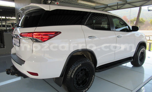 Nunua Ilio tumika Toyota Fortuner Nyekundu Gari ndani ya Maputo nchini Maputo Nunua Ilio tumika Toyota Fortuner Nyekundu Gari ndani ya Maputo nchini Maputo