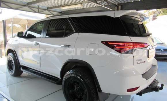 Nunua Ilio tumika Toyota Fortuner Nyekundu Gari ndani ya Maputo nchini Maputo Nunua Ilio tumika Toyota Fortuner Nyekundu Gari ndani ya Maputo nchini Maputo
