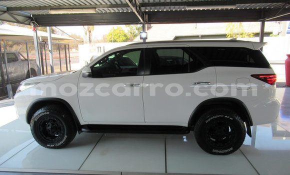 Nunua Ilio tumika Toyota Fortuner Nyekundu Gari ndani ya Maputo nchini Maputo Nunua Ilio tumika Toyota Fortuner Nyekundu Gari ndani ya Maputo nchini Maputo