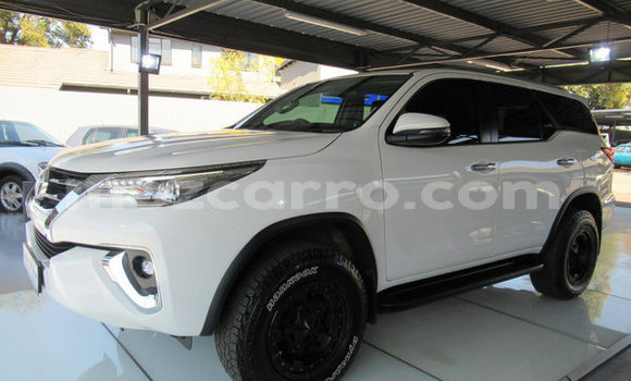 Nunua Ilio tumika Toyota Fortuner Nyekundu Gari ndani ya Maputo nchini Maputo Nunua Ilio tumika Toyota Fortuner Nyekundu Gari ndani ya Maputo nchini Maputo