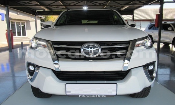 Nunua Ilio tumika Toyota Fortuner Nyekundu Gari ndani ya Maputo nchini Maputo Nunua Ilio tumika Toyota Fortuner Nyekundu Gari ndani ya Maputo nchini Maputo