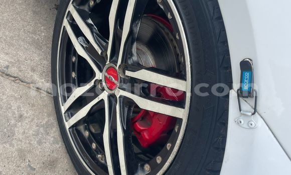 Comprar Usado Toyota Runx Branco Carro em Maputo em Maputo Comprar Usado Toyota Runx Branco Carro em Maputo em Maputo