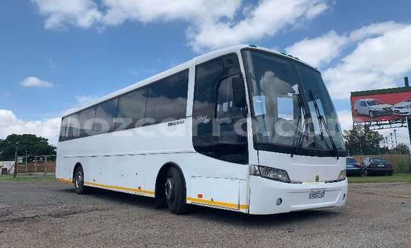 Nunua Ilio tumika Mercedes‒Benz 1117 Nyeupe Lori ndani ya Maputo nchini Maputo