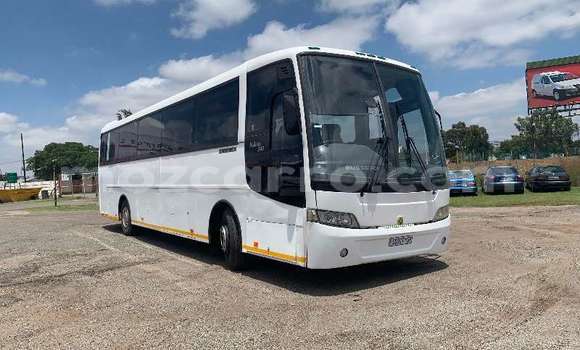 Comprar Usado Mercedes‒Benz 1117 Branco Caminhão em Maputo em Maputo Comprar Usado Mercedes‒Benz 1117 Branco Caminhão em Maputo em Maputo